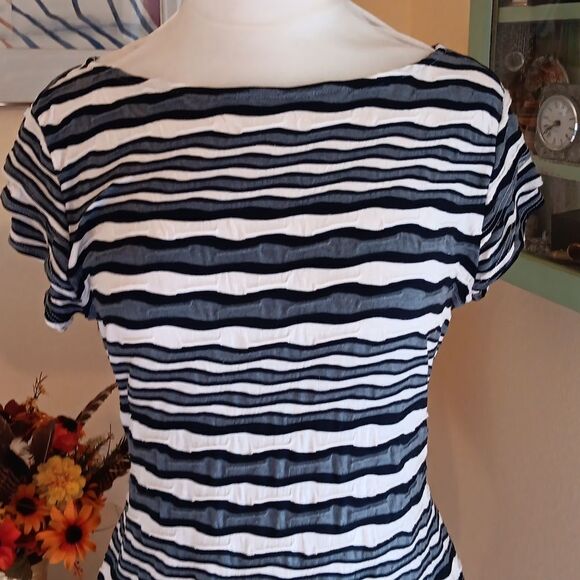 Sharagano Textured Sheath  Dress - Picture 2 of 8